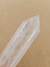 Load image into Gallery viewer, Clear Quartz Point
