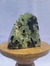 Load image into Gallery viewer, Prehnite Point
