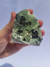 Load image into Gallery viewer, Prehnite Point
