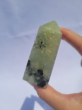 Load image into Gallery viewer, Prehnite Point
