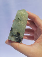 Load image into Gallery viewer, Prehnite Point
