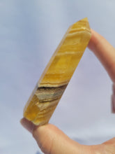 Load image into Gallery viewer, Yellow Fluorite Point
