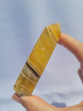 Load image into Gallery viewer, Yellow Fluorite Point
