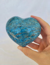 Load image into Gallery viewer, Apatite Heart
